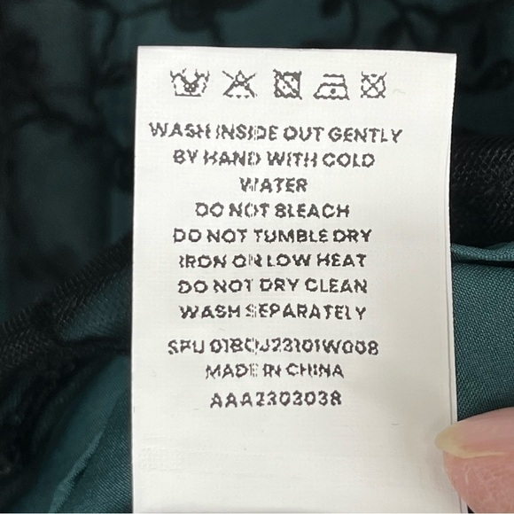 NWT Bloomchic Whimsygoth Black Embroidered Lace over Green Underlay Sz. US 18-20 - Picture 9 of 11